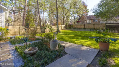 Exterior - 4041 Pine Hill Dr, Jackson, MS 39206 photo 14 of 17