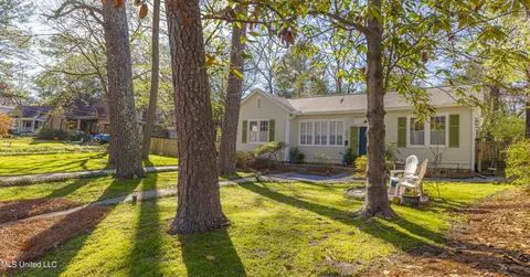 Exterior - 4041 Pine Hill Dr, Jackson, MS 39206 photo 2 of 17