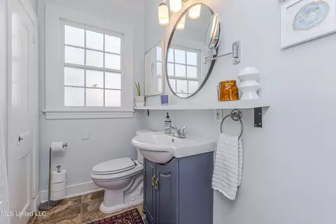 Bath - 4041 Pine Hill Dr, Jackson, MS 39206 photo 3 of 3