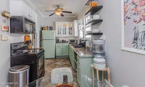 Kitchen - 4041 Pine Hill Dr, Jackson, MS 39206 photo 1 of 3