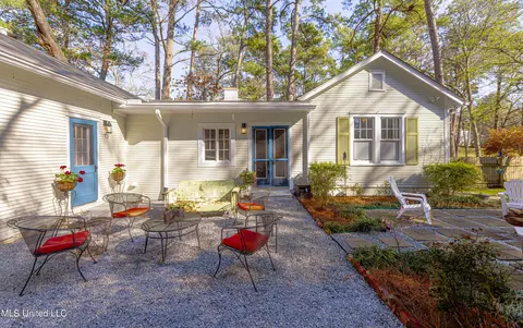 Exterior - 4041 Pine Hill Dr, Jackson, MS 39206 photo 9 of 17
