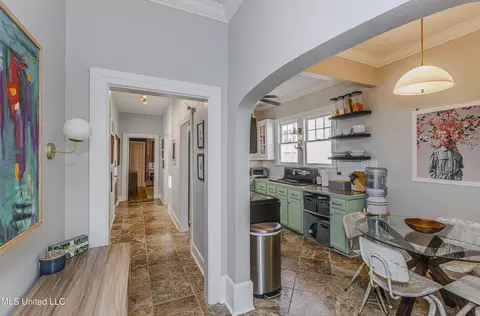 Entry Way - 4041 Pine Hill Dr, Jackson, MS 39206 photo 1 of 5