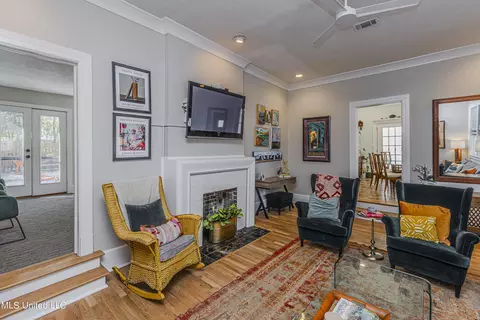 Living - 4041 Pine Hill Dr, Jackson, MS 39206 photo 4 of 5