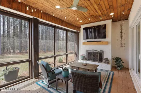 Exterior - 174 Fallen Oaks Dr, Brandon, MS 39047 photo 7 of 23