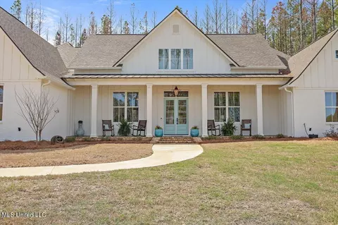 Exterior - 174 Fallen Oaks Dr, Brandon, MS 39047 photo 2 of 23