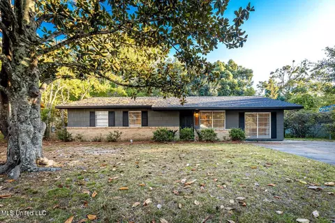 109 Beverly Dr, Ocean Springs, MS 39564
