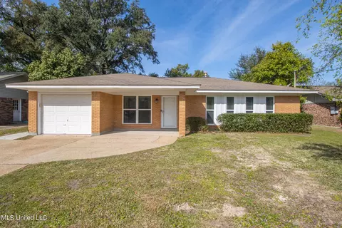 5 Lexington Pl, Gulfport, MS 39507