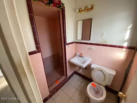 Bath - 2979 Angela Circle Cir, Jackson, MS 39209 photo 2 of 2
