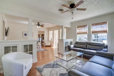 145 Bay View Ct, Bay Saint Louis, MS 39520