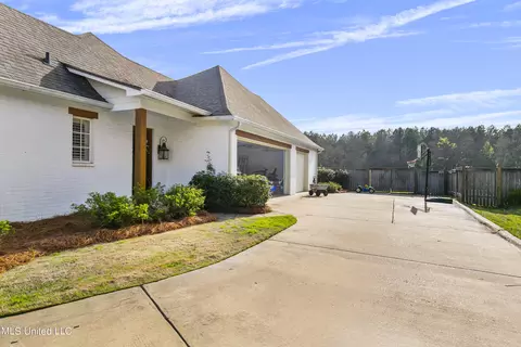 Exterior - 124 Bienville Dr, Madison, MS 39110 photo 3 of 12