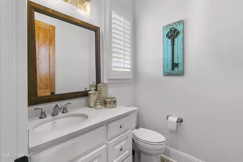 Bath - 124 Bienville Dr, Madison, MS 39110 photo 1 of 8