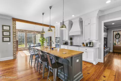 Kitchen - 124 Bienville Dr, Madison, MS 39110 photo 2 of 6