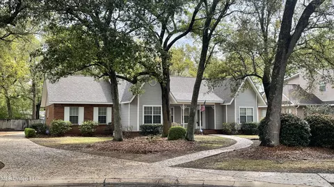 209 James Dr, Long Beach, MS 39560