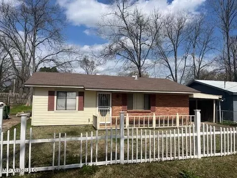 110 Dawkins St, Louisville, MS 39339