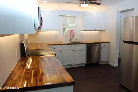 Kitchen - 158 I J Williams Road Rd, Lucedale, MS 39452 photo 3 of 5