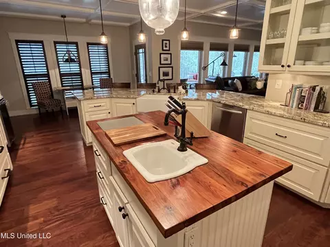 Kitchen - 140 Old Mill Trl, Florence, MS 39073 photo 10 of 17