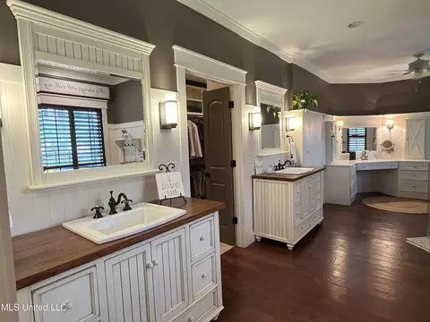 Bath - 140 Old Mill Trl, Florence, MS 39073 photo 2 of 22