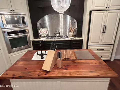 Kitchen - 140 Old Mill Trl, Florence, MS 39073 photo 11 of 17
