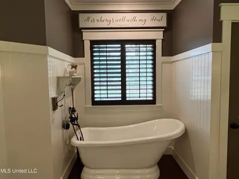 Bath - 140 Old Mill Trl, Florence, MS 39073 photo 3 of 22