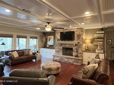 Living - 140 Old Mill Trl, Florence, MS 39073 photo 3 of 4
