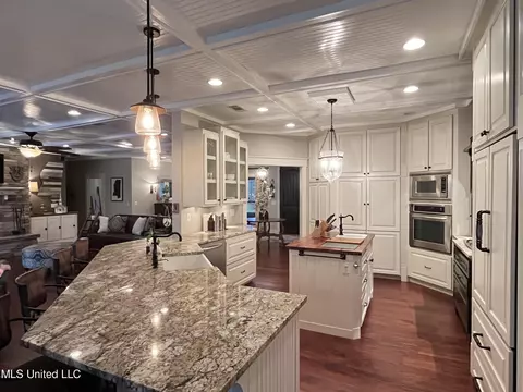 Kitchen - 140 Old Mill Trl, Florence, MS 39073 photo 4 of 17