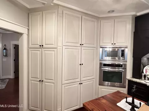 Kitchen - 140 Old Mill Trl, Florence, MS 39073 photo 14 of 17