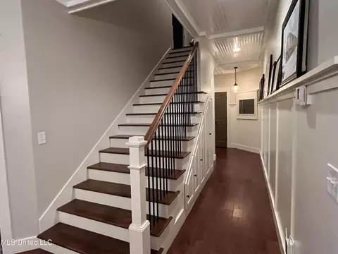 Entry Way - 140 Old Mill Trl, Florence, MS 39073 photo 3 of 7