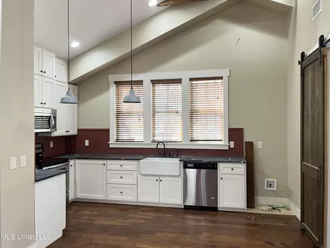 Kitchen - 140 Old Mill Trl, Florence, MS 39073 photo 16 of 17