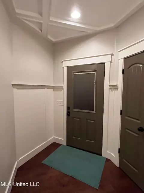 Entry Way - 140 Old Mill Trl, Florence, MS 39073 photo 6 of 7