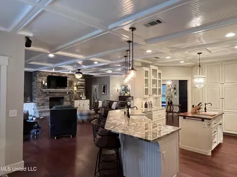 Kitchen - 140 Old Mill Trl, Florence, MS 39073 photo 5 of 17