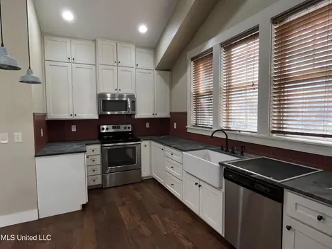 Kitchen - 140 Old Mill Trl, Florence, MS 39073 photo 17 of 17