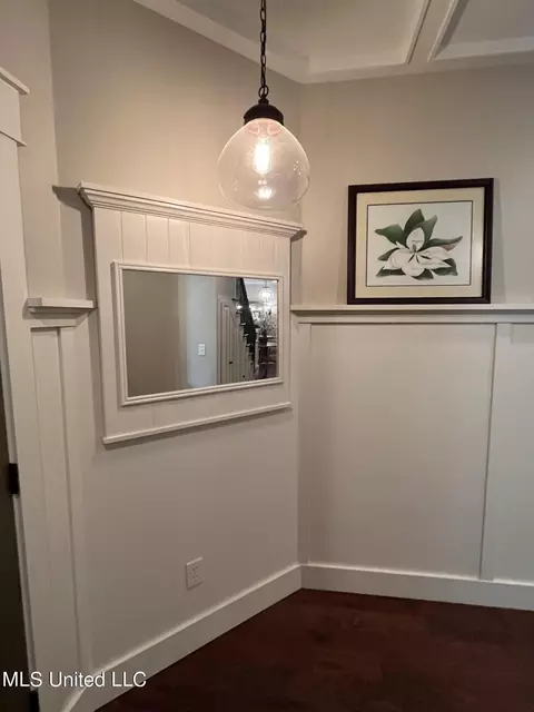 Entry Way - 140 Old Mill Trl, Florence, MS 39073 photo 5 of 7
