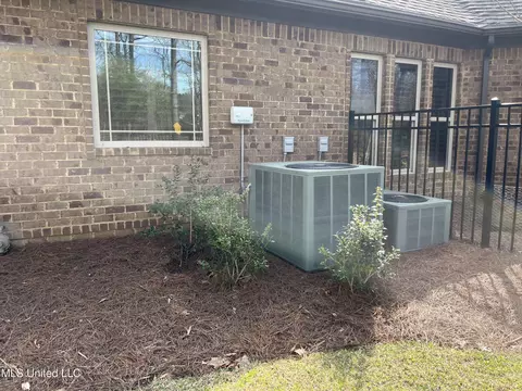 Exterior - 140 Old Mill Trl, Florence, MS 39073 photo 16 of 70