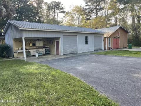 Exterior - 11013 Highway 613, Moss Point, MS 39562 photo 2 of 5