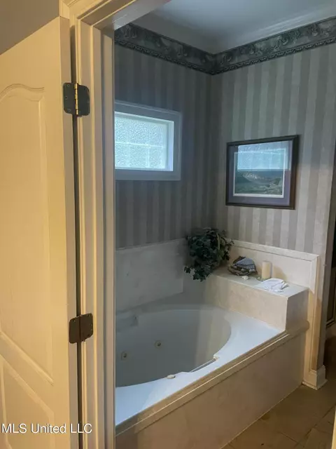 Bath - 11013 Highway 613, Moss Point, MS 39562 photo 1 of 1