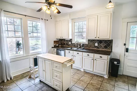904 Euclid Ave, Jackson, MS 39202 photo 13