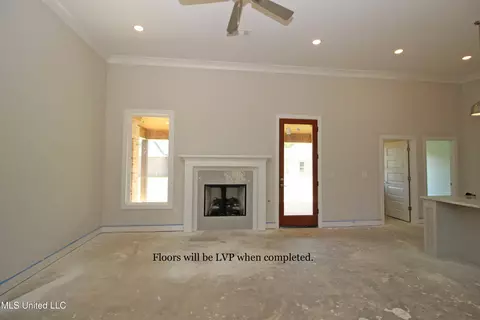 Living - 309 Tremont Dr, Florence, MS 39073 photo 2 of 3