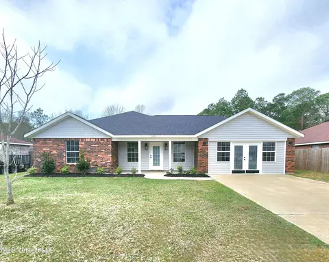 3221 N 8th St, Ocean Springs, MS 39564