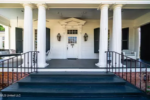Exterior - 1025 Pinehurst Pl, Jackson, MS 39202 photo 3 of 16