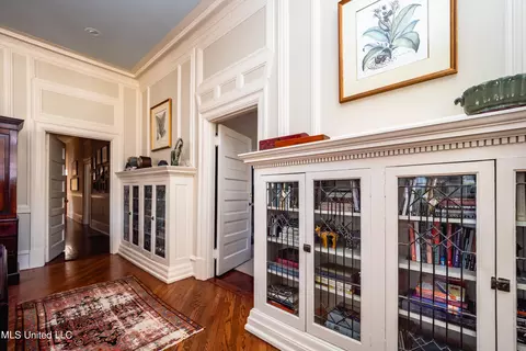 Entry Way - 1025 Pinehurst Pl, Jackson, MS 39202 photo 1 of 1