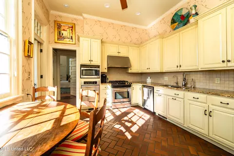 Kitchen - 1025 Pinehurst Pl, Jackson, MS 39202 photo 3 of 3