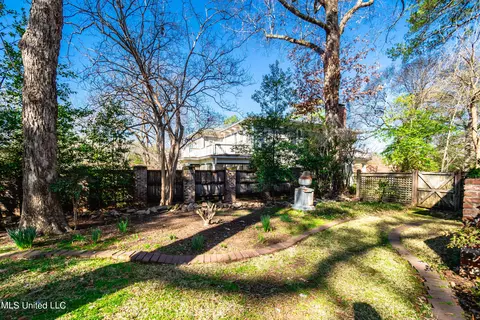 Exterior - 1025 Pinehurst Pl, Jackson, MS 39202 photo 13 of 16