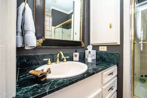 Bath - 1025 Pinehurst Pl, Jackson, MS 39202 photo 1 of 4