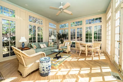 Exterior - 1025 Pinehurst Pl, Jackson, MS 39202 photo 6 of 16
