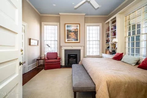 Bedroom - 1025 Pinehurst Pl, Jackson, MS 39202 photo 1 of 8