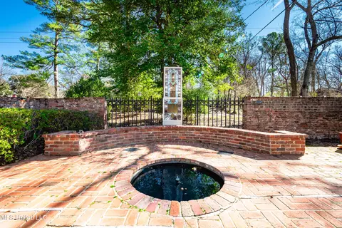 Exterior - 1025 Pinehurst Pl, Jackson, MS 39202 photo 10 of 16