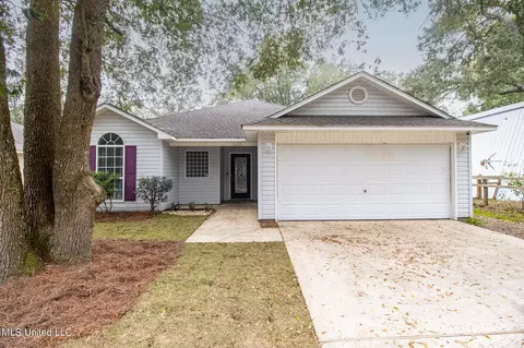 1621 S 9th St, Ocean Springs, MS 39564