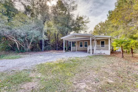 96106 Kapalama Dr, Diamondhead, MS 39525