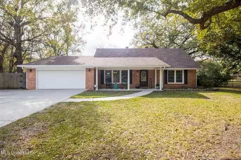 1417 Oldfield Dr, Gautier, MS 39553