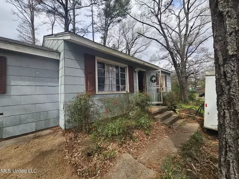 3515 Ridgecrest Dr, Jackson, MS 39212